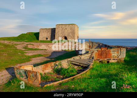 Historische Kalköfen am Boddin Point in Angus, Schottland Stockfoto