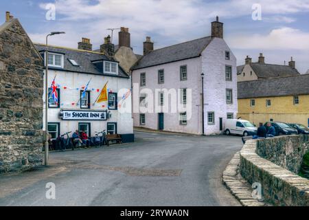 Historischer Fischerhafen und traditionelle Fischerhütten in Portsoy, Aberdeenshire, Schottland. Stockfoto