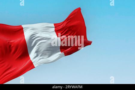 Die Nationalflagge Perus weht an einem klaren Tag im Wind. Vertikales Dreiband, bestehend aus zwei roten äußeren Bändern und einem einzelnen weißen mittleren Band. 3D-Illustrierung Stockfoto