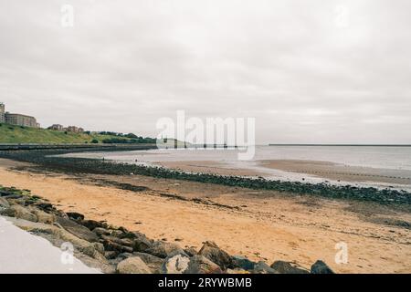 Tynemouth, Großbritannien - Juli 2023 Blick auf den Strand Long Sands an der nordöstlichen Küste Englands. Hochwertige Fotos Stockfoto