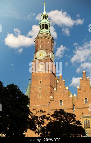 Breslau, Polen Mai 2023 Breslau zentraler Marktplatz mit alten Häusern. Historische Hauptstadt Schlesiens, Europa. Rathaus Archite Stockfoto