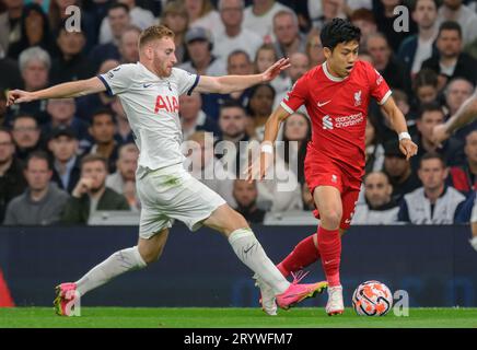 London, Großbritannien. September 2023 30. 30. September 2023 - Tottenham Hotspur / Liverpool - Premier League - Tottenham Hotspur Stadium. Der Liverpool Wataru Endo tadelt auf Dejan Kulusevski während des Spiels gegen Tottenham. Bildnachweis: Mark Pain / Alamy Live News Stockfoto