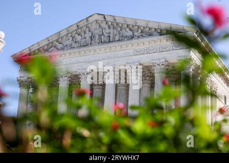 Washington, DC, USA. Oktober 2023. Außenaufnahme des US Supreme Court Building am Eröffnungstag seiner neuen Amtszeit am 2. September 2023 in Washington, DC. Foto von Jemal Gräfin/UPI. UPI/Alamy Live News Stockfoto