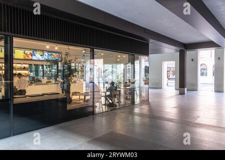 Außenansicht des Salad Project in der neu entwickelten London Fruit and Wool Exchange in Spitalfields, London E1. Stockfoto