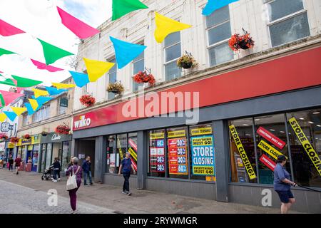 Wilko-Einzelhandelsgeschäft in Falmouth Cornwall, 24 Stunden vor der endgültigen Schließung, die Verkaufspreise für Produkte anbot, scheiterte im August 2023, Großbritannien Stockfoto