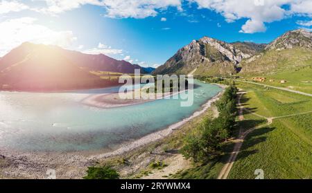 Der Katun Fluss am Sommertag in den Altai Bergen Stockfoto