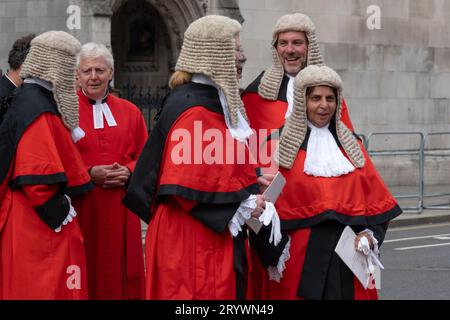 London, England, Vereinigtes Königreich. 2. Oktober 2023. Lordkanzlerfrühstück. Mitglieder der britischen Justiz begeben sich von der Westminster Abbey zur Stockfoto