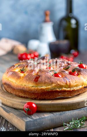 Frisch gebackene italienische Focaccia. Stockfoto