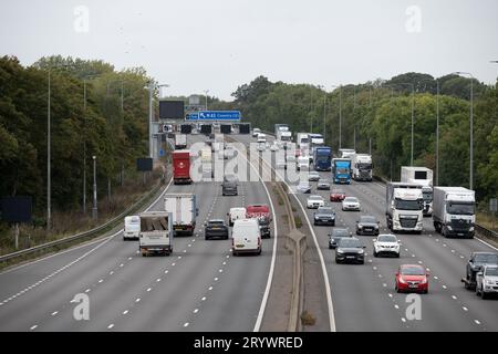 Die Autobahn M1 Nördlich von Watford Gap Dienstleistungen, Northamptonshire, England, Großbritannien Stockfoto