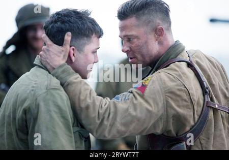 FURY 2014 Sony Pictures veröffentlicht Film mit Brad Pitt rechts und Logan Leman Stockfoto