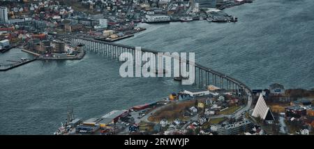 Panoramaaufnahme des Tromso wurde vom Berg Fjellheisen aus fotografiert. Norwegen Stockfoto