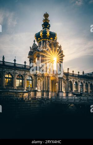 Malerei der Zeit: Sonnenuntergang in Dresdens historischer Altstadt Stockfoto