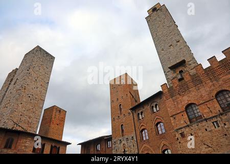 Fünf antike Türme in SAN GIMIGNANO Town in der Nähe von Siena City in der Toskana in Mittelitalien Stockfoto