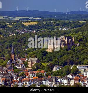 Erhöhter Blick auf die Landgrafenburg und die Altstadt, Marburg, Hessen, Deutschland, Europa Stockfoto