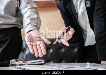 Geschäft Leute treffen Design Ideen professioneller Investor neue Start-up Projekt arbeiten. Konzept.Business Planung im Büro Stockfoto