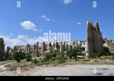 Sandsteinfelsen in der Nähe des Love Valley in Kappadokien, Türkei Stockfoto