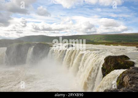 Atemberaubender Blick auf einen wunderschönen Godafoss Wasserfall in Island Stockfoto