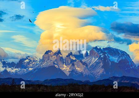 Die Türme von Cuernos del Paine Stockfoto