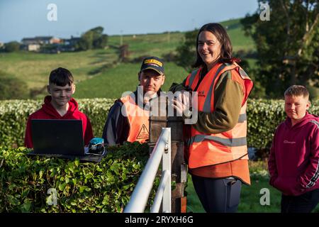 Ceredigion, Wales - 02. September 2023 Rali Ceredigion: Marshals vor dem Rennen auf der SS1 Borth 1 Wales, UK Stockfoto