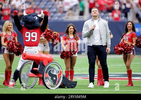 Houston, Texas, USA. Oktober 2023. Das ehemalige Houston Texans Defensive End J.J. Watt vor dem Spiel zwischen den Houston Texans und den Pittsburgh Steelers im NRG Stadium in Houston, TX am 1. Oktober 2023. (Bild: © Erik Williams/ZUMA Press Wire) NUR REDAKTIONELLE VERWENDUNG! Nicht für kommerzielle ZWECKE! Stockfoto