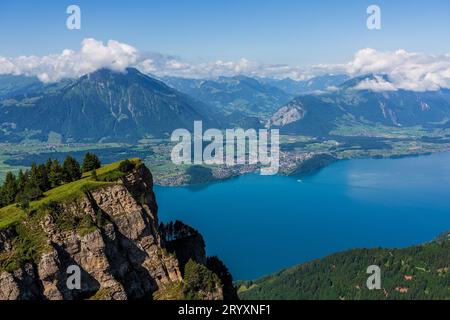 Panoramablick auf den Thunersee in der Schweiz. Stockfoto