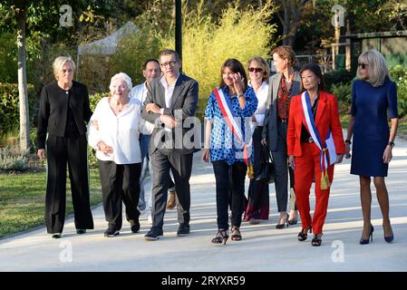 Inauguration du jardin des ambassadeurs 'Line Renaud' en présence de cette dernière très heureuse en compagnie de Brigitte Macron et d'Anne Hidalgo Stockfoto