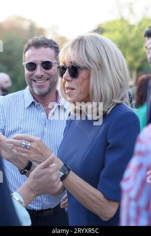 Inauguration du jardin des ambassadeurs 'Line Renaud' en présence de cette dernière très heureuse en compagnie de Brigitte Macron et d'Anne Hidalgo Stockfoto