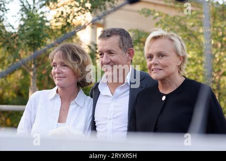 Inauguration du jardin des ambassadeurs 'Line Renaud' en présence de cette dernière très heureuse en compagnie de Brigitte Macron et d'Anne Hidalgo Stockfoto