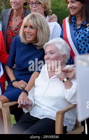 Inauguration du jardin des ambassadeurs 'Line Renaud' en présence de cette dernière très heureuse en compagnie de Brigitte Macron et d'Anne Hidalgo Stockfoto