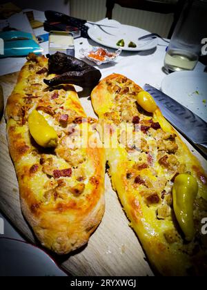 Traditionelle Zucht mit Fleisch (pastramalija) Vinica, Mazedonien Stockfoto