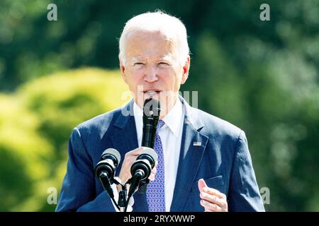 Washington, Usa. Oktober 2023. Präsident Joe Biden spricht über den American With Disabilities Act (ADA) über den South Lawn of the White House (Foto: Michael Brochstein/SIPA USA) Credit: SIPA USA/Alamy Live News Stockfoto