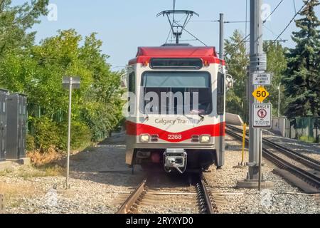 Calgary, Alberta, Kanada. Juli 2023. Vorderansicht eines Calgary Train Wagens. Stockfoto