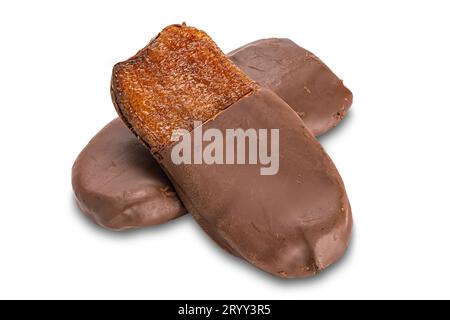 Hochwinkel-Anblick-Stapel hausgemachter Schokoladen-getauchter solargetrockneter reifer flacher Banane. Stockfoto
