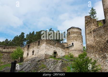 Überreste der großen Halle und des Donjons des imposanten Schlosses Kollmitz, Waldviertel Stockfoto