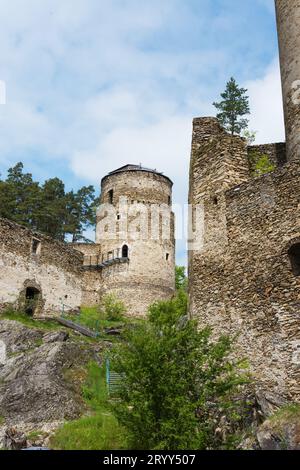 Überreste der großen Halle und des Donjons des imposanten Schlosses Kollmitz, Waldviertel Stockfoto