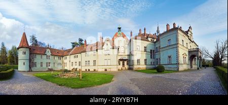 Jagd Schloss des Grafen Schönborn in Karpaten (in der Vergangenheit - Beregvar) Dorf (Zakarpattja Region, Ukraine). Im Jahr 1890 erbaut. Stockfoto