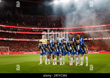 Team des FC Porto während des Liga Portugal Betclic 23/24 Spiels zwischen SL Benfica und FC Porto im Estadio da Luz, Lissabon. (Maciej Rogowski) Stockfoto