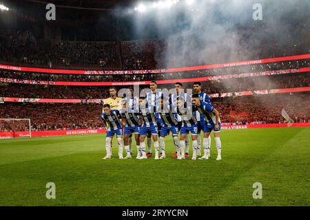 Team des FC Porto während des Liga Portugal Betclic 23/24 Spiels zwischen SL Benfica und FC Porto im Estadio da Luz, Lissabon. (Maciej Rogowski) Stockfoto