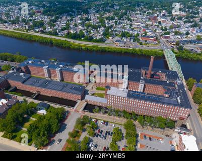 Boott Mills aus der Vogelperspektive auf dem Merrimack River im Lowell National Historical Park im historischen Stadtzentrum von Lowell, Massachusetts, MA, USA. Stockfoto