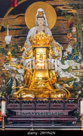 Eine Buddha-Statue in einem Tempelsaal Stockfoto