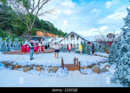 Weihnachten in da Lat, Vietnam. Die Landschaft außerhalb der Stadt begrüßt eine friedliche Weihnachtszeit in jedem Haus. Stockfoto