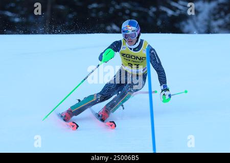 Lucas Pinheiro Braathen tritt am 23. Dezember 2024 beim Audi FIS Alpine Ski World Cup, MenÕs Slalom Rennen auf der Gran Risa Piste in Alta Badia, Bozen, Italien an. Quelle: Roberto Tommasini/Alamy Live News Stockfoto