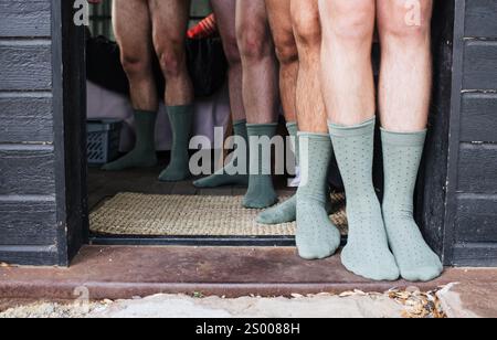 Herren Socken Trauzeugen bereiten sich auf einen Hochzeitstag vor Stockfoto