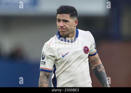 Enzo Fernández aus Chelsea während des Premier League-Spiels Everton gegen Chelsea im Goodison Park, Liverpool, Großbritannien, 22. Dezember 2024 (Foto: Mark Cosgrove/News Images) Stockfoto