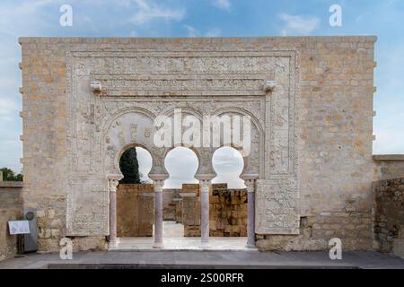 Cordoba, Andalusien, Spanien, 12. Februar 2024; Überreste der wichtigsten archäologischen Stätte Madinat al-Zahra oder Medina Azahara, eine ehemalige befestigte Palast-Stadt Bu Stockfoto