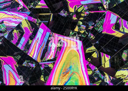 Prag, Tschechische republik - 1. September 2023: Interaktives Farbenmuseum, Neonkunst im Einkaufszentrum Westfield Chodov in Prag. Virtuell Stockfoto