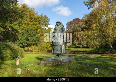 Utrecht, Niederlande 26. Oktober 2024. Wilhelmina Statue Wilhelminapark. Der Wilhelmina Park ist ein romantischer Stadtpark mit vielen alten Bäumen. Es ist ein p Stockfoto