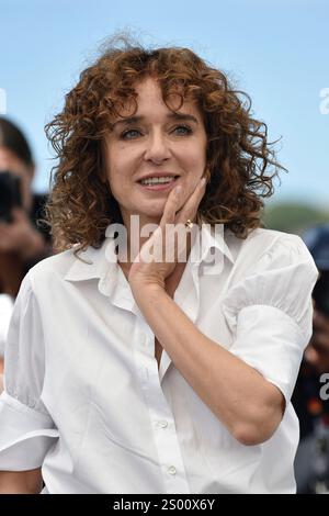 Die Schauspielerin Valeria Golino posiert während eines Fotoaufrufs anlässlich der 77. Filmfestspiele von Cannes am 22. Mai 2024 Stockfoto