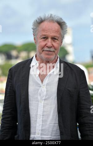 Nicolas Philibert posierte während eines Fotoaufrufs anlässlich der 77. Filmfestspiele von Cannes am 23. Mai 2024 Stockfoto