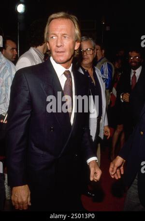 Paul Hogan ist gestorben. Paul Hogan die Premiere von Crocodile Dundee am 22. Mai 1988 im Mann Chinese Theater in Hollywood, Kalifornien. Hinweis: Ralph Dominguez/MediaPunch Stockfoto